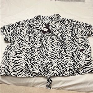 NWT Ava $Viv Zebra Print Black and White Boxy Tie Front Button-Up Shirt Size 1X